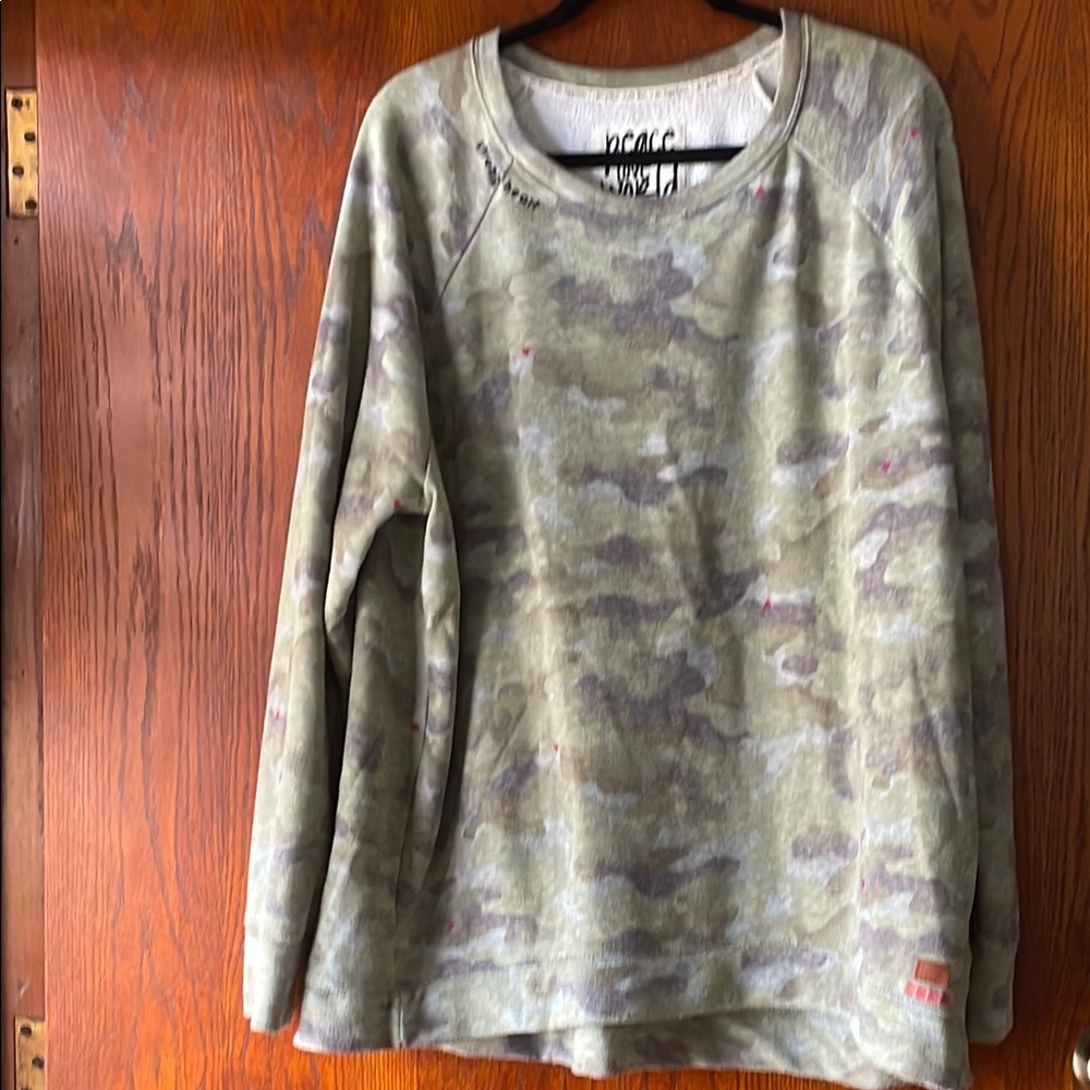 Peace Love World French Terry Hi Low Hem Pullover Camo 1X - Picture 2 of 10